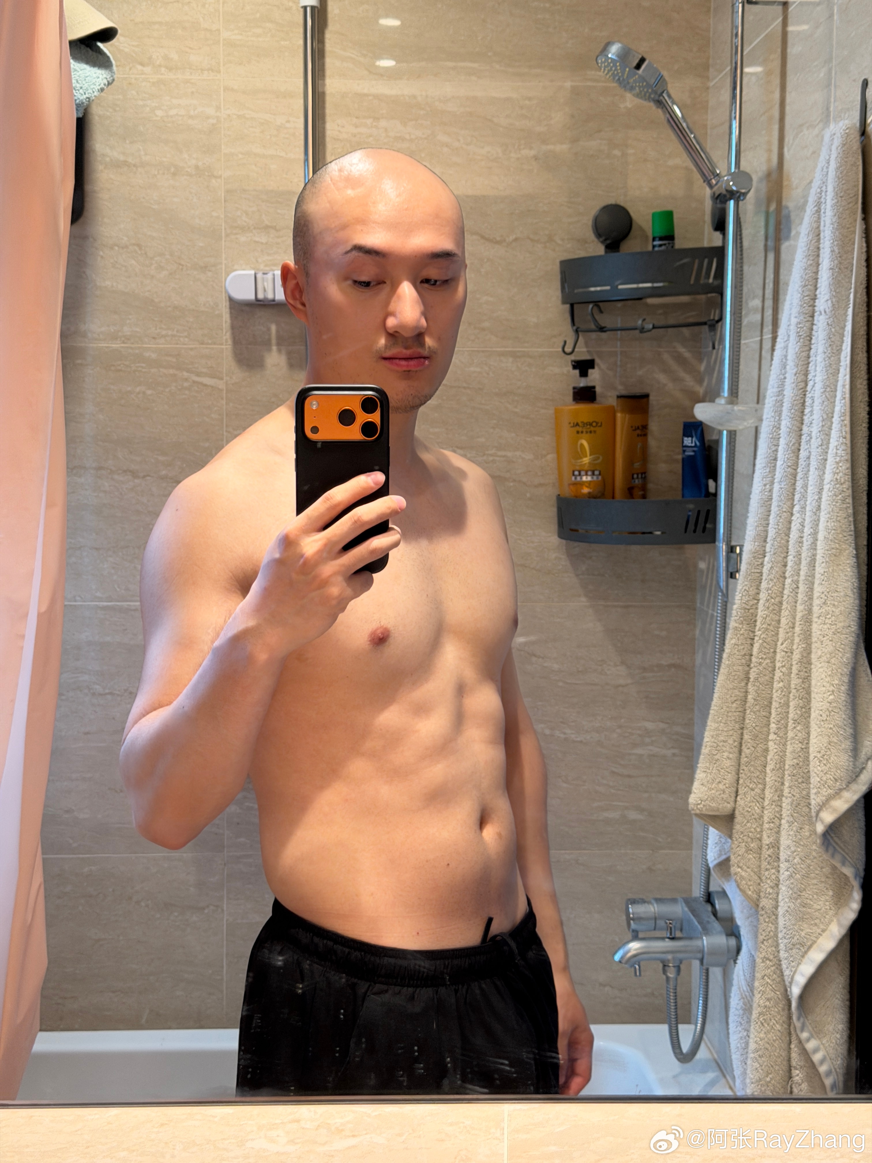 入夏后瘦了两公斤，也有可能是戒了夜宵瘦的，也有可能是吃治食道返流的抑酸药瘦的，总