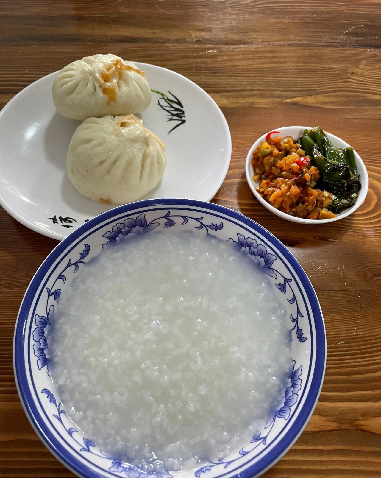 我厂里有一对夫妻在我厂里打工11年存了1100000元，关键是这两口子工资一点不