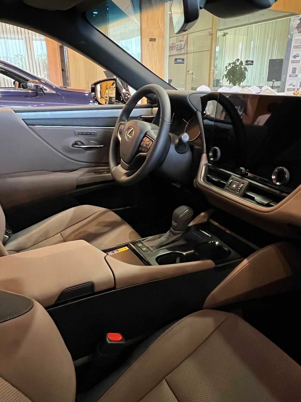 前备箱用起来什么感受汽场全开 提车之前，我总觉得前备箱是个可有可无的配置，甚至觉