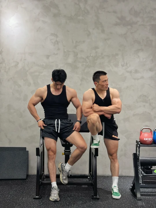 给我和兄弟来张照片吧