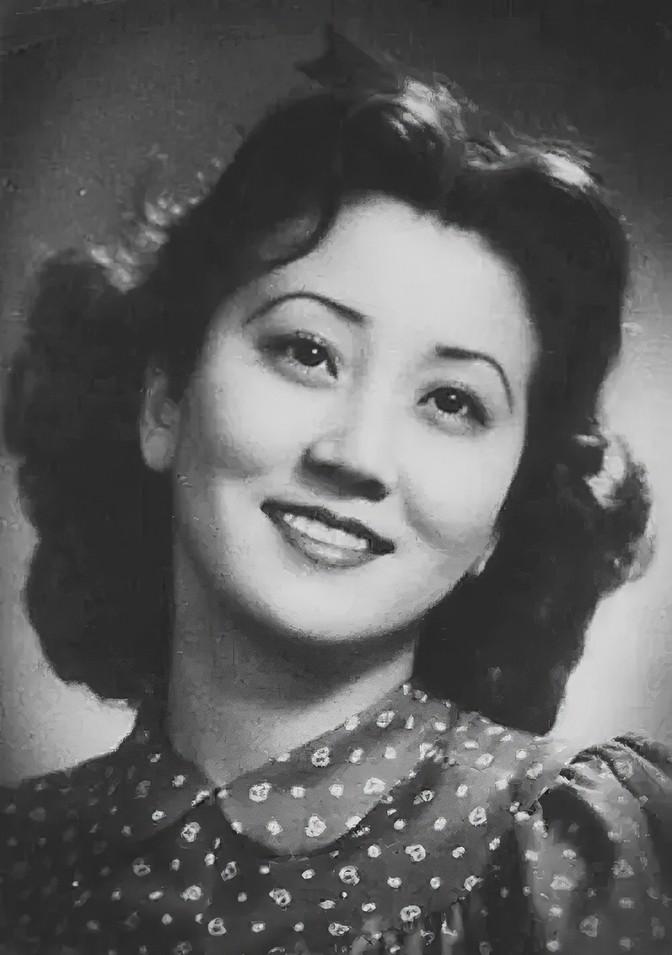 1947年，35岁的钱学森还没有女朋友，家里人开始催婚，妹妹钱学英也跟着起哄，钱