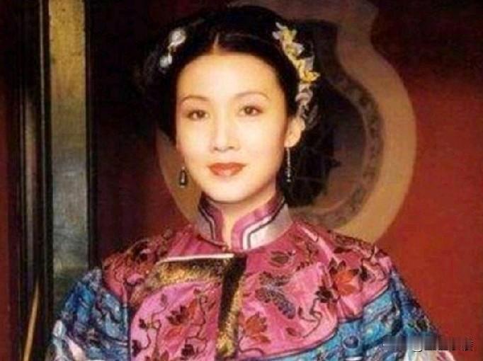发现袁世凯不挑食哈，他九个姨太，其中三个是妓女，三个是婢女，三个是小门小户。感觉