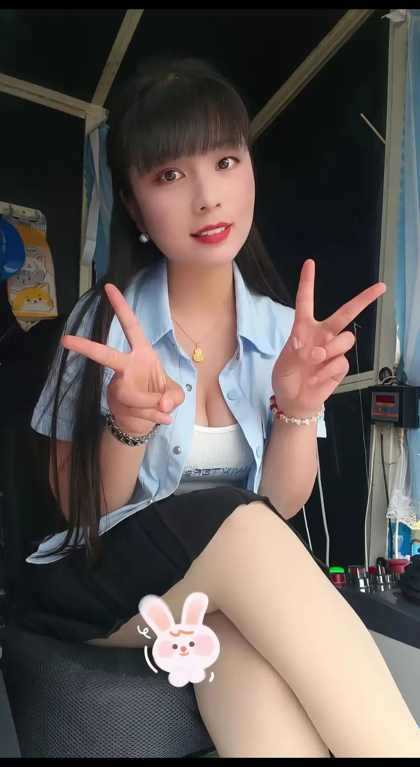 人生何处不相逢？相聚离歌合乃是常事，习惯就好