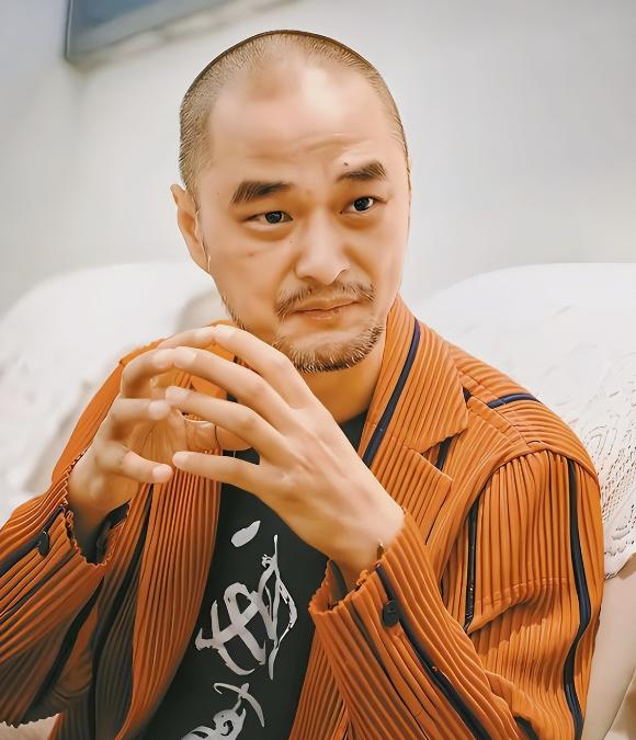 “我就是好色，我当妇科医生，我能光明正大地看女人。”说这句话的人是一位29岁的医