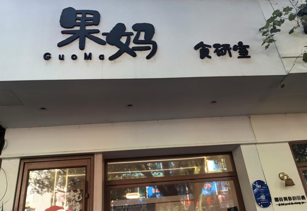 内侄女手工蛋黄酥
色香味诱人！