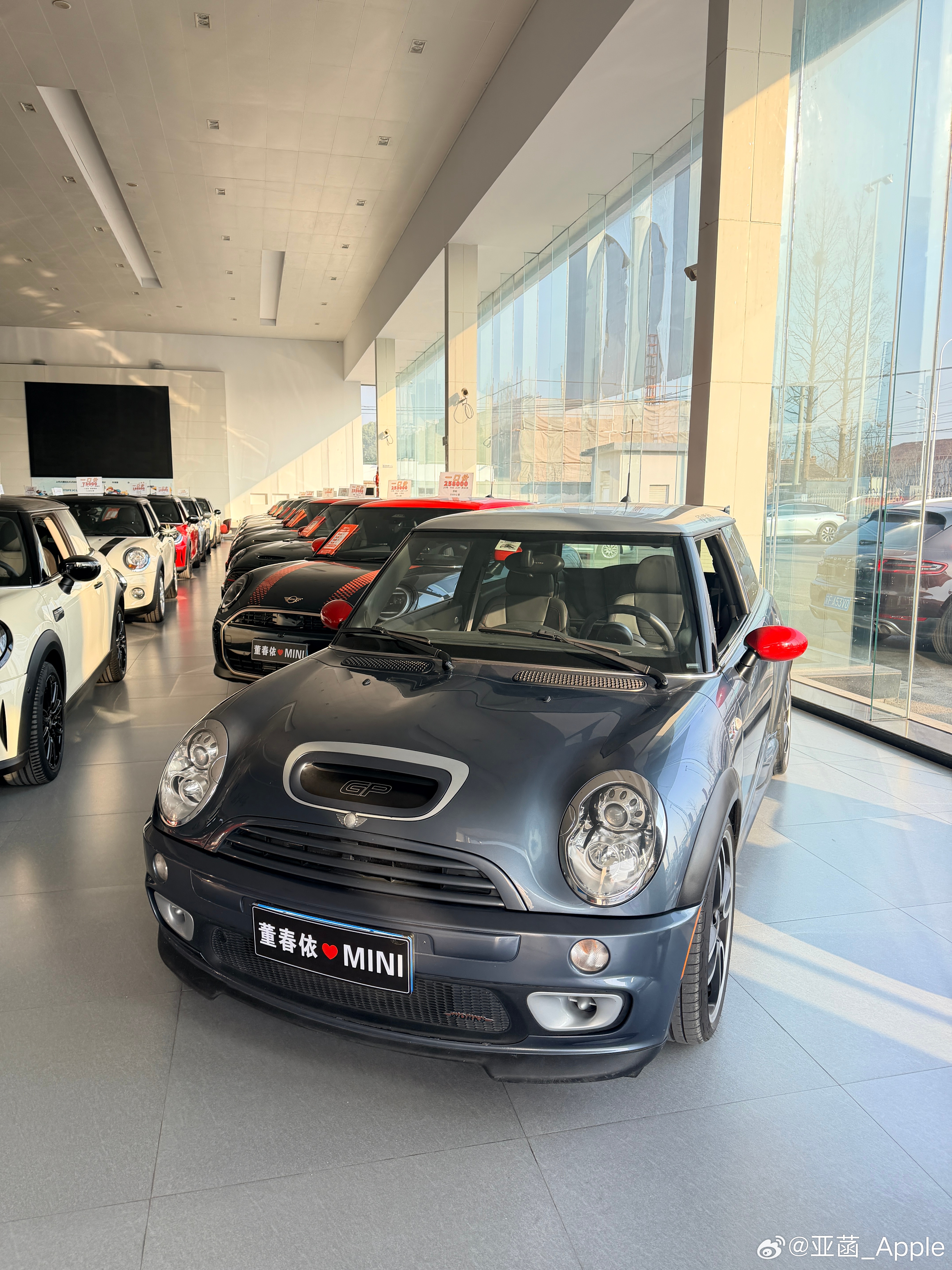 有人认识这个吗138万的MINI GP1 一代GP 据说全国只有两台在售 卖多少