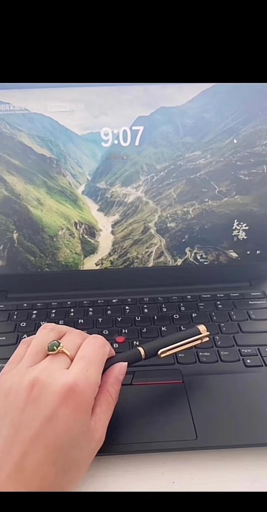 与人与己 内心始终淡定从容在自己的节奏里慢慢生活  静而不争！！