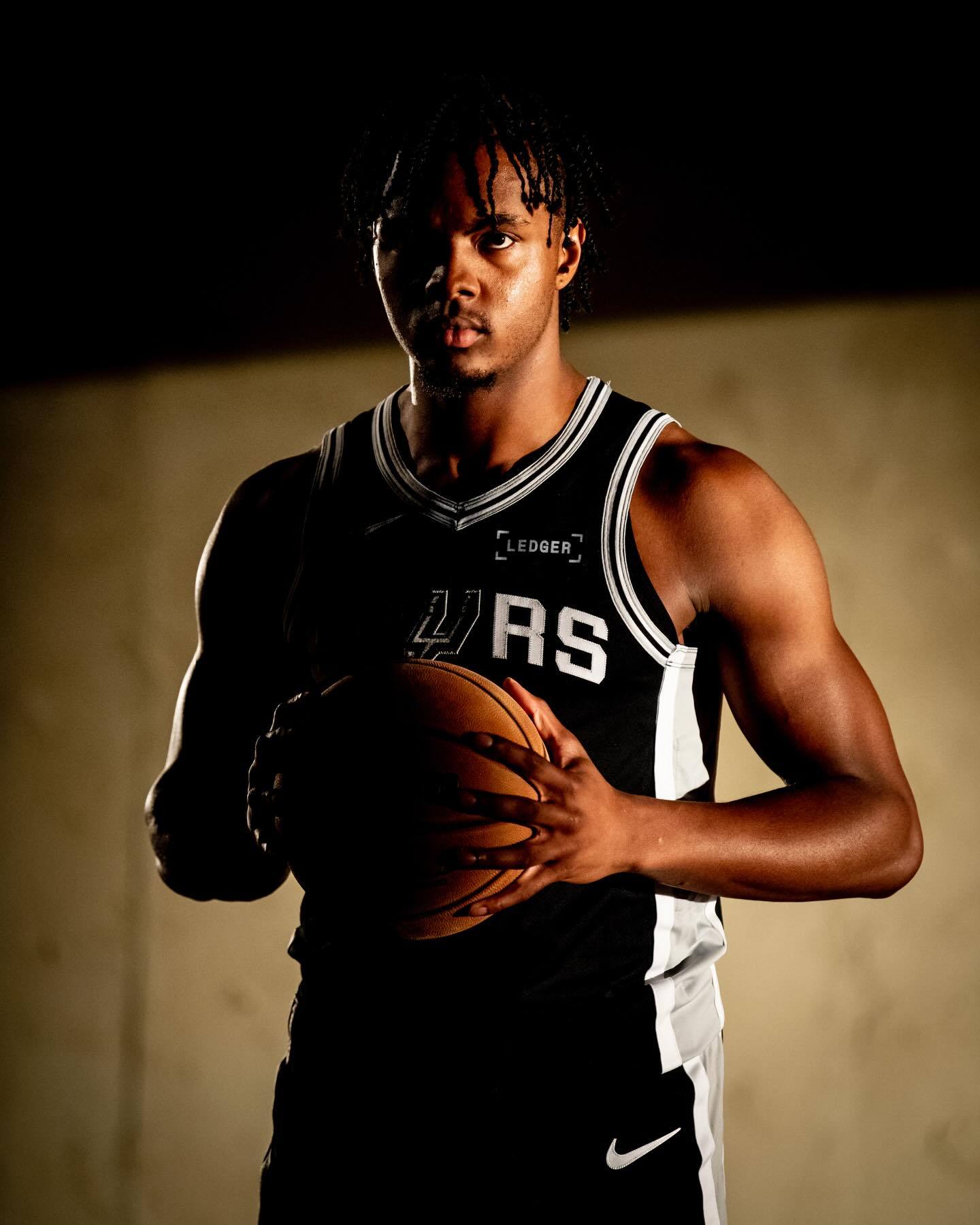 今天是马刺球员哈里森-英格拉姆的23岁生日🎂一起祝福汉堡哥生日快乐吧！🎉🍔