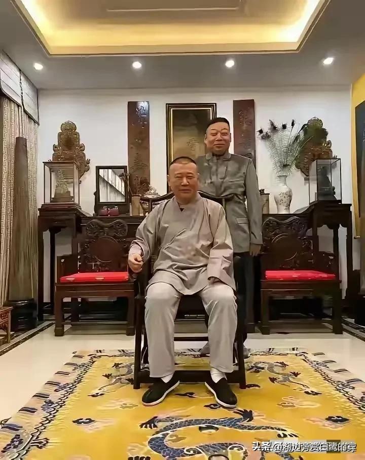 搞死郭德纲，大家都去听姜昆说主流相声去吧！
老郭最近挺头疼，头疼到什么地步呢，大