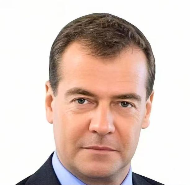 梅德韦杰夫突然宣布了！9月15日，俄罗斯联邦安全会议副主席梅德韦杰夫在社交媒体上