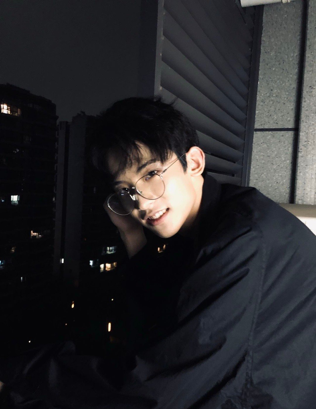 常华森这手我先抱走了 谁被常华森这双手戳中了我不说，修长纤细还带着恰到好处的骨感