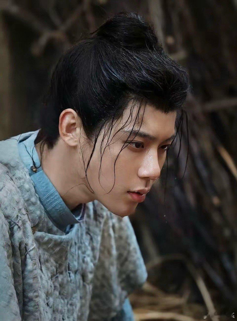 周奇是00后最会演戏的演员之一应该没有人反驳吧《长安二十四计》他一人演活了两个角