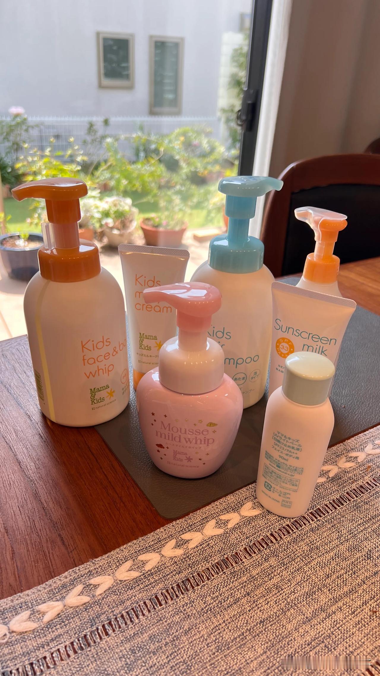 姐妹们，今天中午12:00小播一会儿。给大家分享一下佳子霖酱从小用到大的日本本土