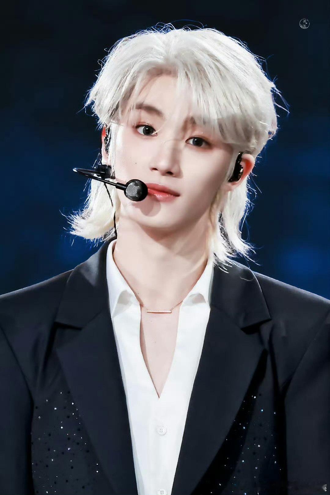 六年相伴，感恩每一份支持！在刚刚结束的六周年演唱会上， 再次用舞台证明了自己，无