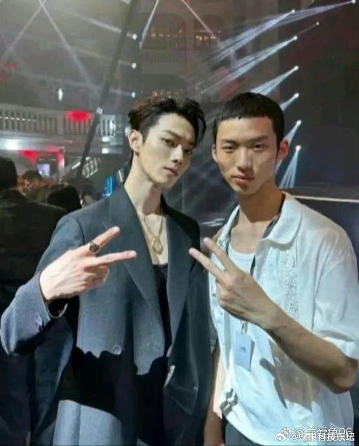 许凯这都有点瘦脱相了吧，不知道为什么那么追求体脂率低 ​​​