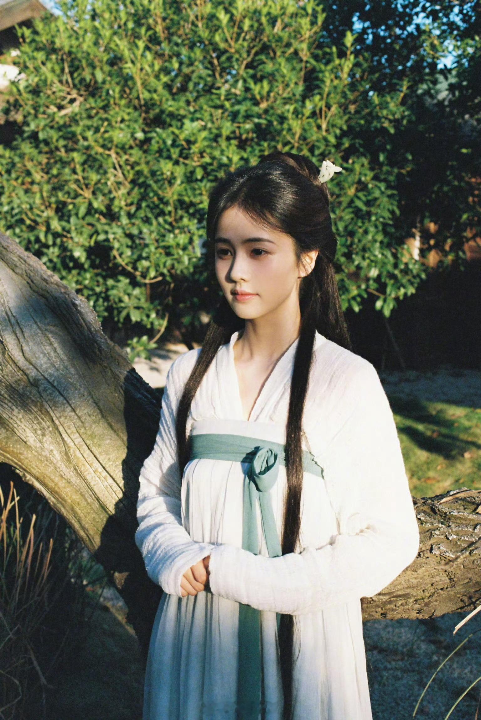 白鹿这张真好看，喜欢！继续追莫离，有在看的吗？莫离白鹿