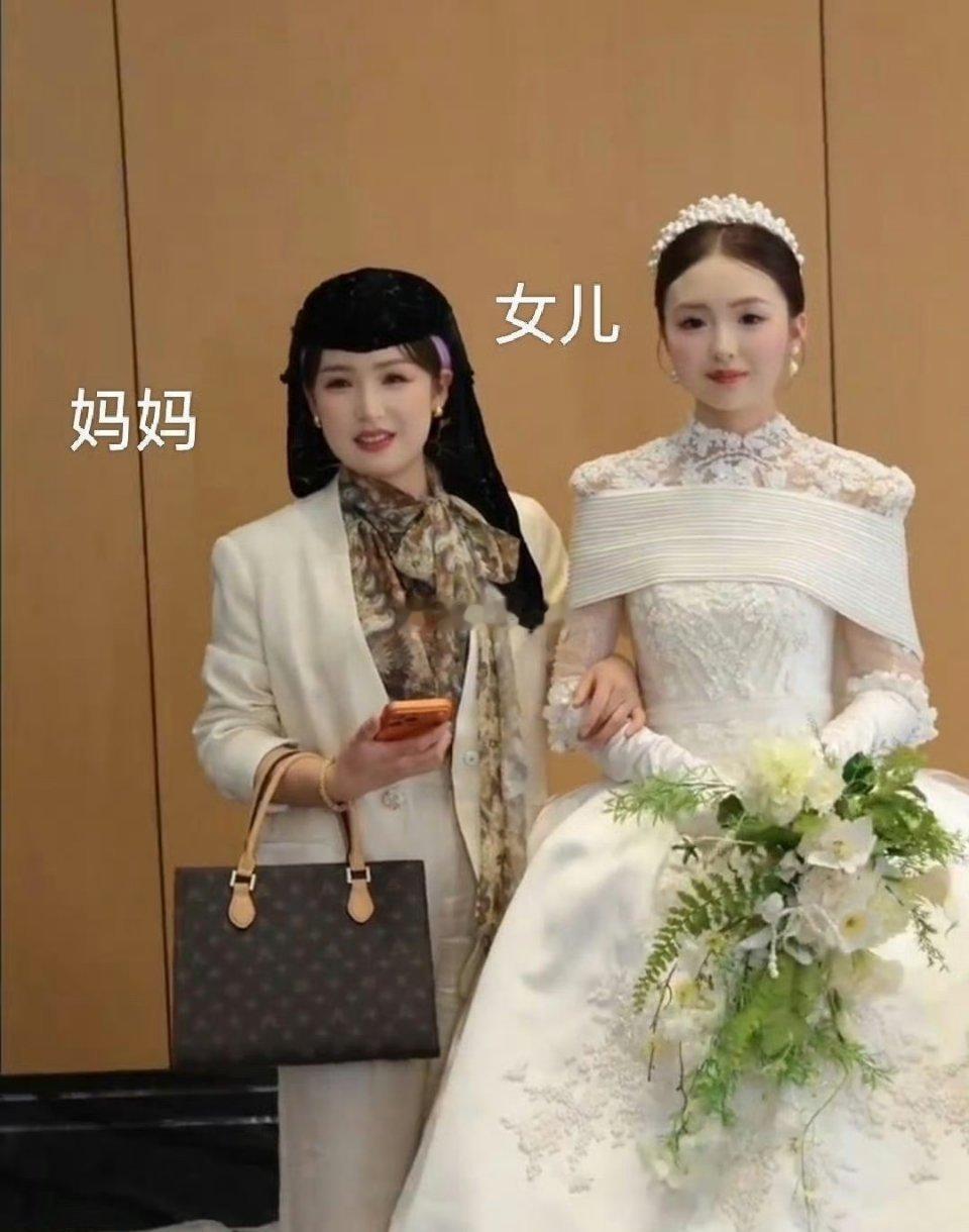 新娘的妈妈才32岁，回族人太漂亮了吧 