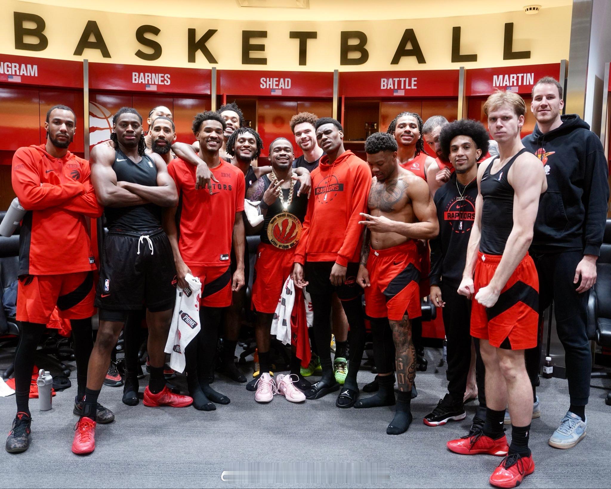 今天的大金链子给了谢德，看来锁喉工还得多用。