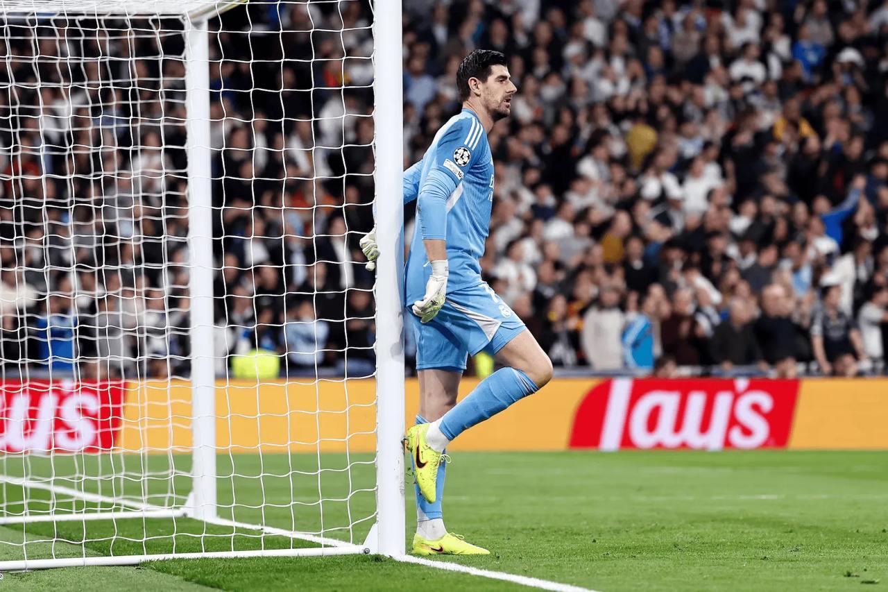 库尔图瓦的“奇迹”表现，源于长期训练+超高自我要求在皇马对阵曼城的比赛中，库尔图