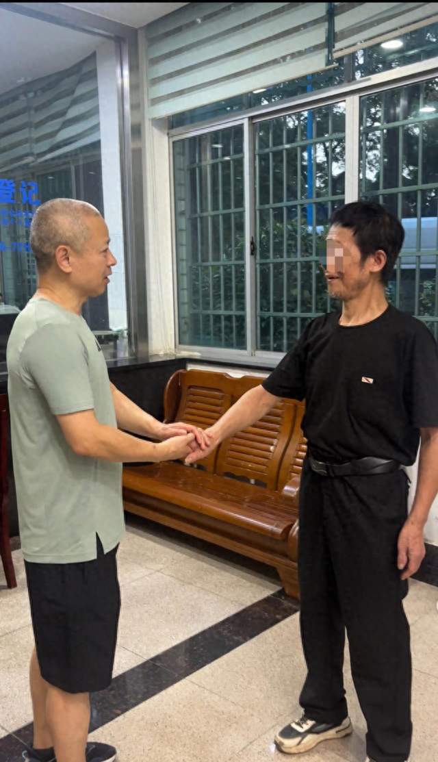 湖南拾荒老人白捡42万养老金！当事人：部分报恩还债