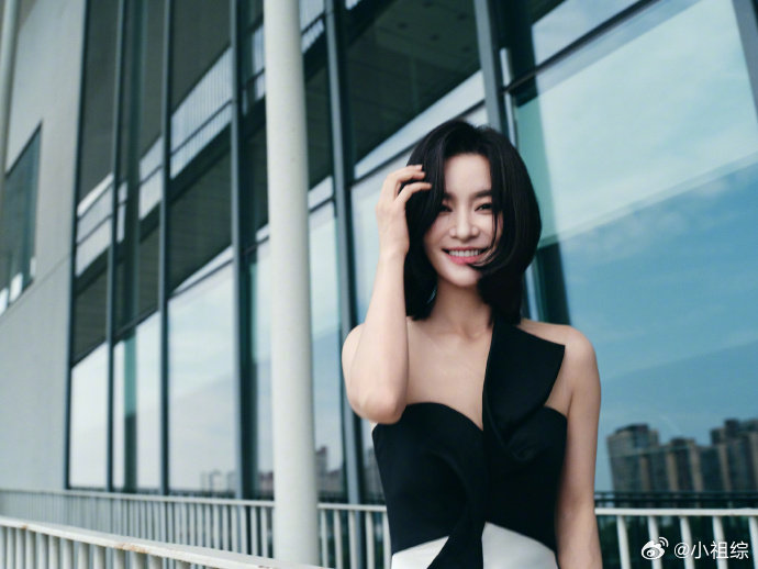 李晟新歌回到我上线浪姐直播 循环李晟的《回到我》停不下来，歌词里全是她一路走来的