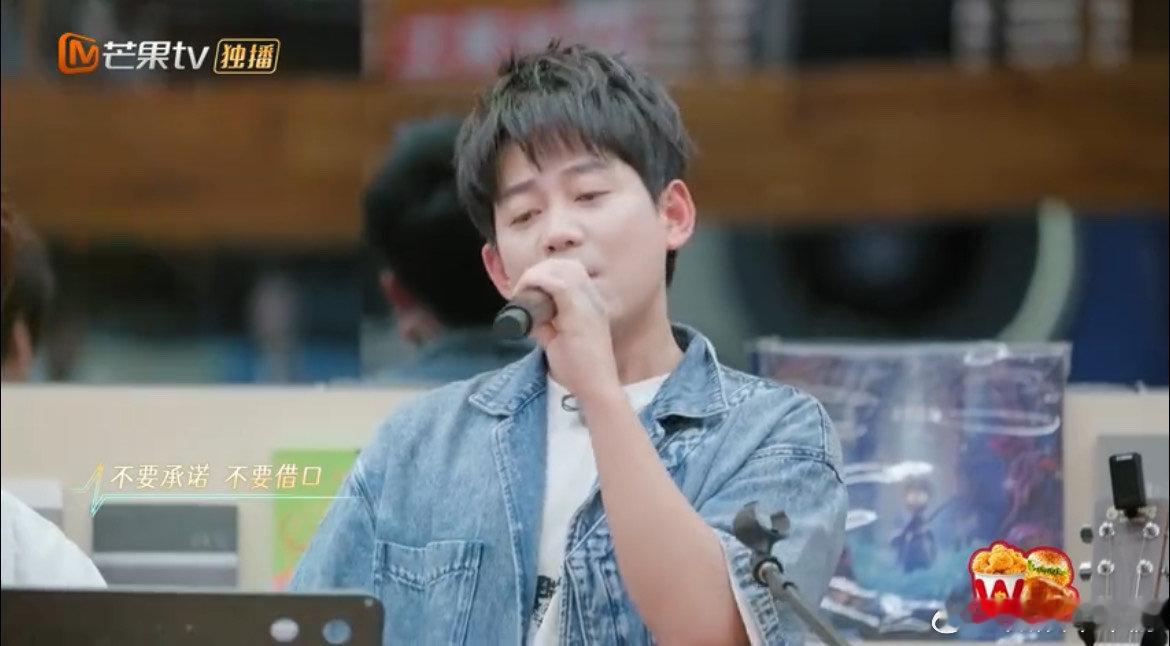 #苏醒别让我走新歌首唱#苏醒这一次的新歌曲也太好听了，而且也是首都演唱，对于此次
