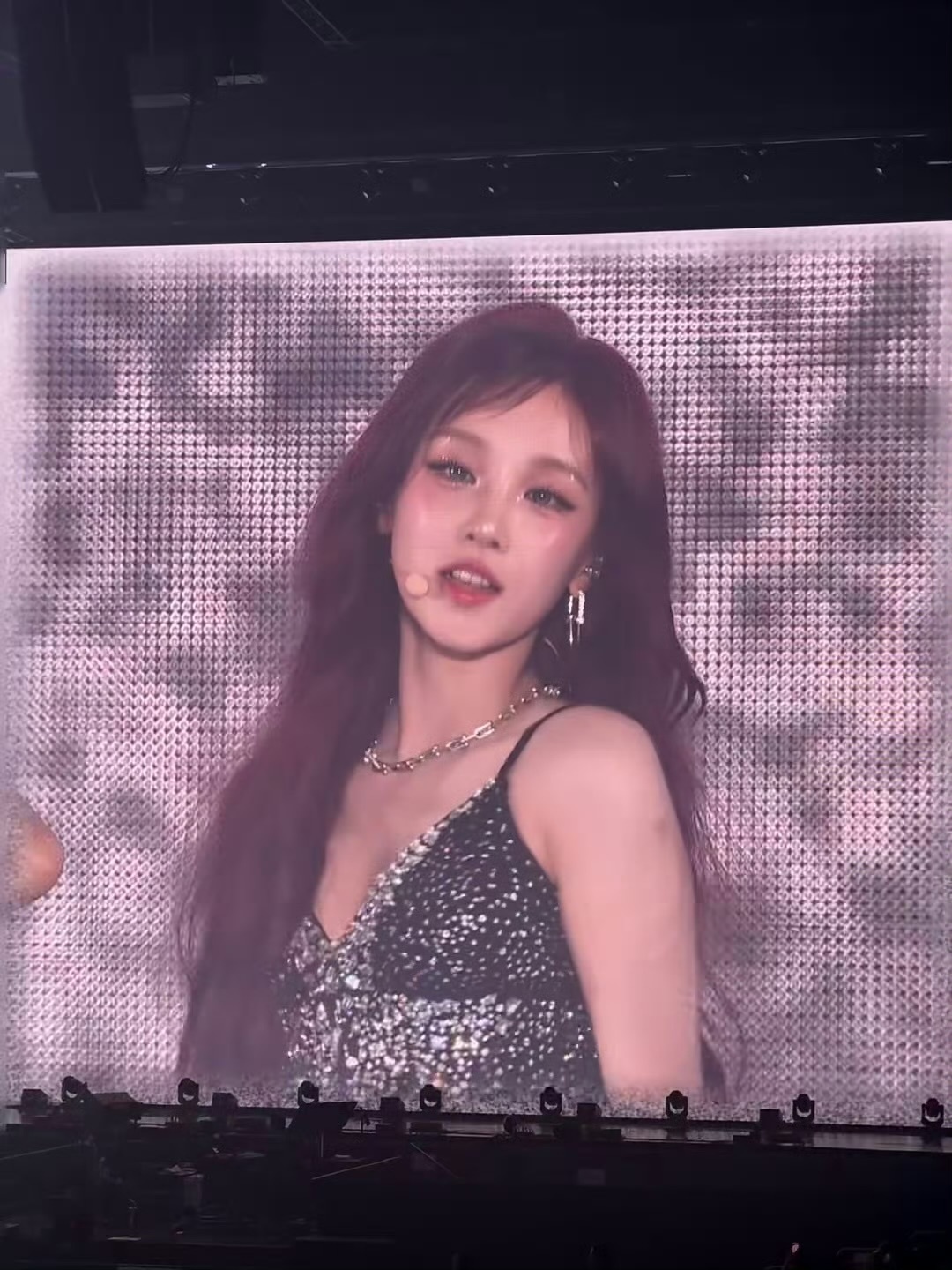 宋雨琦转身这一幕，妩媚动人的具象化，太美了！ 