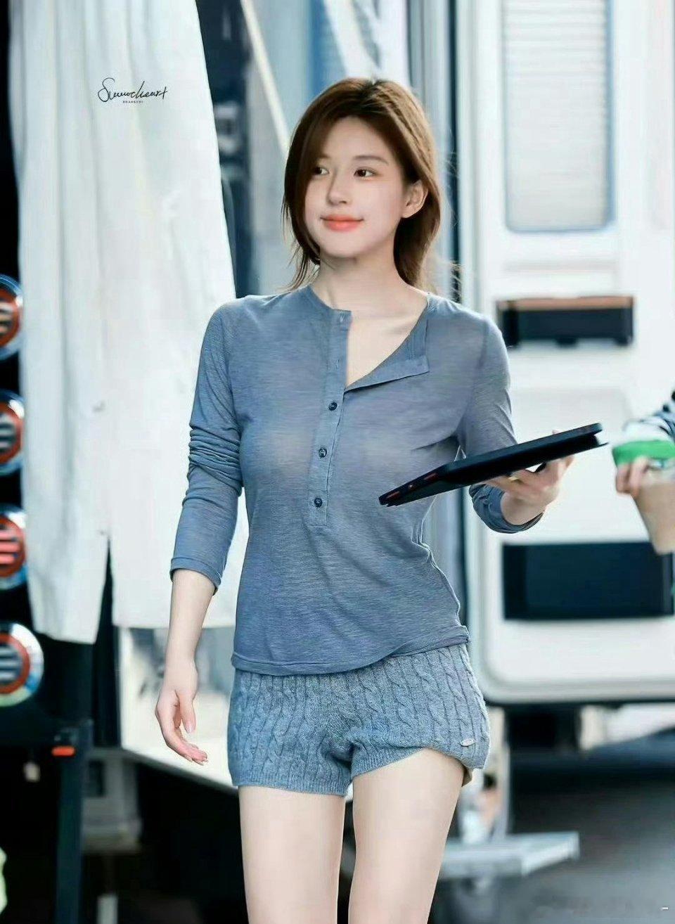 线衣和毛裤[允悲]赵露思真的觉得这样子好看吗 ​​​