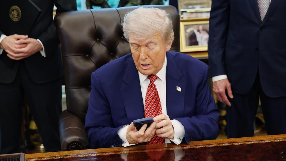 特朗普转发帖文称：美国的敌人是联合国与北约，而非俄罗斯和中国。西方将俄罗斯和中国