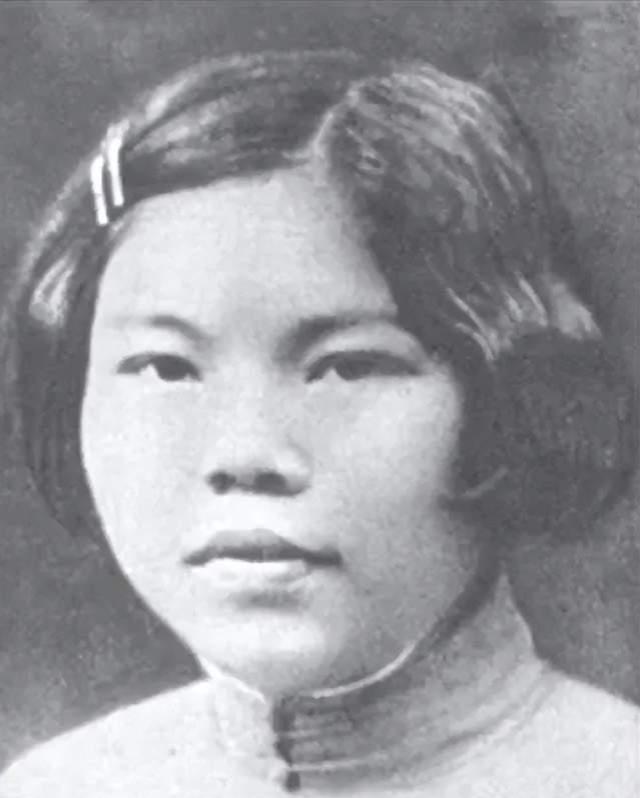 1941 年，女战士在敌人监狱生下女儿，可她被烧焦的双乳已挤不出半滴奶水。突然，