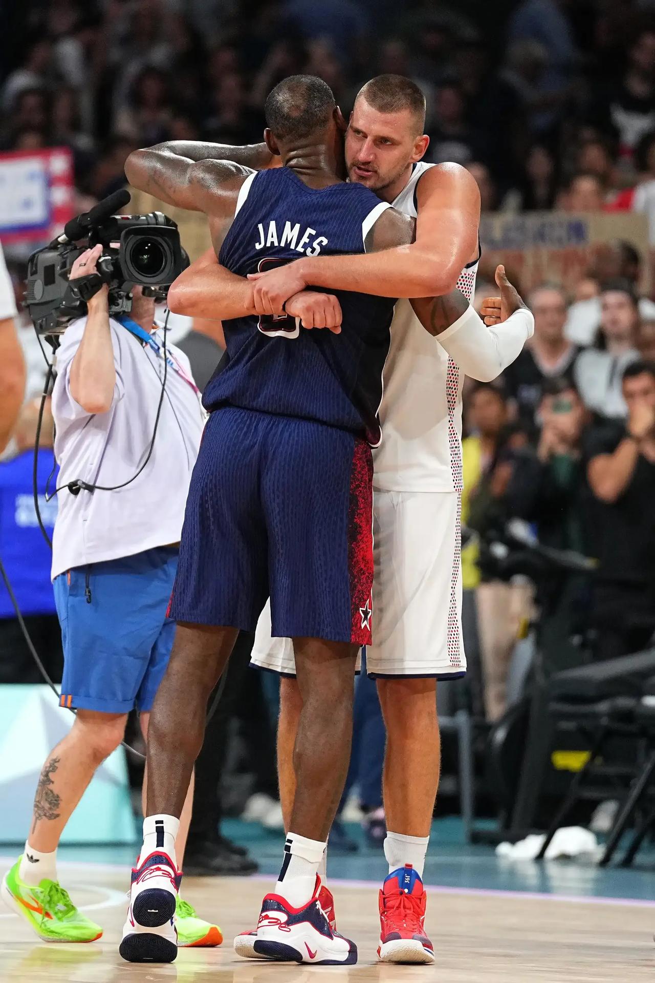 在NBA我承认我看到你就怕，但是在奥运会赛场，我最想打的就是你，一打一个准。就因