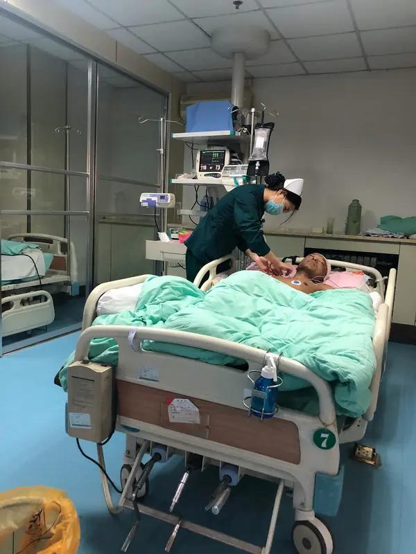 你能对出“夜雨无情”的下联吗人间真情救死扶伤无数人