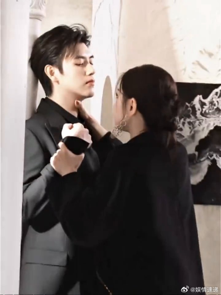 迪丽热巴掐脖陈飞宇迪丽热巴陈飞宇强制爱小剧场 迪带感 