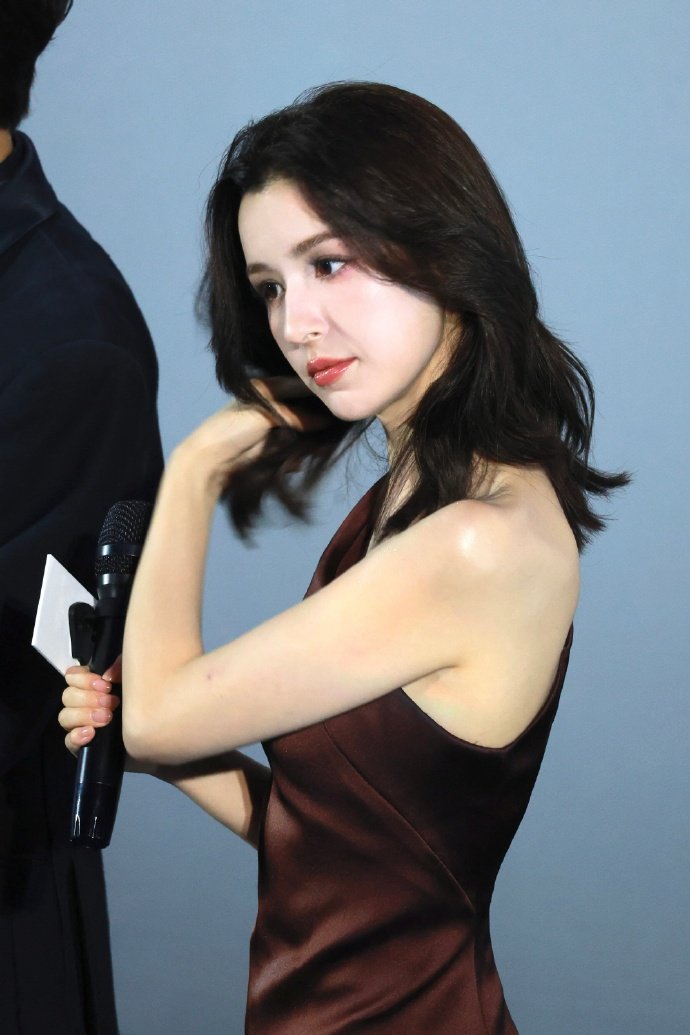 哈妮克孜参加过尺度最大的剧宣被哈妮克孜生图美一大跳哈妮克孜放开营业之后魅力翻倍，