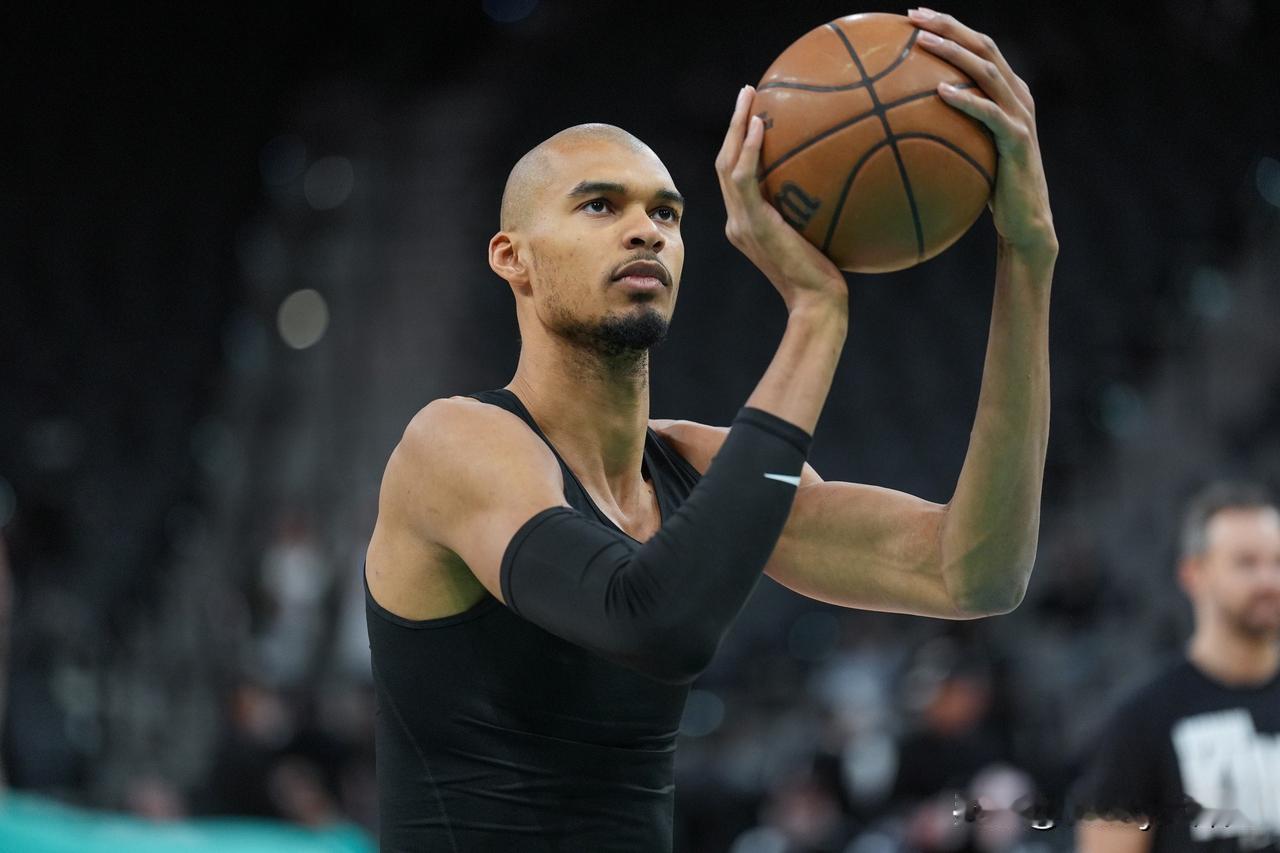 文班亚马的少林功夫得到充分发挥！单节21分！！连续轰进不讲理三分。

自从文班和