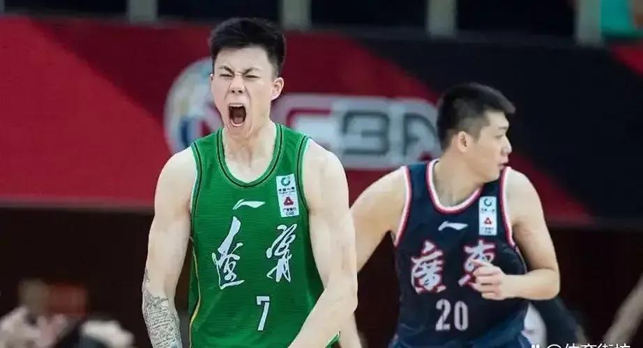 8月29日这一天，CBA圈炸锅了，辽宁队的张镇麟永久转会到上海队。张镇麟1999
