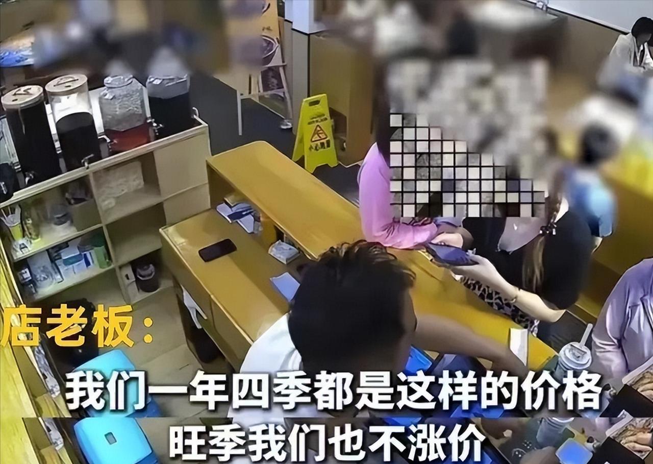 [太阳]7月4日，云南丽江，女子一行12人到饭店就餐，结账时，一共896元，女子
