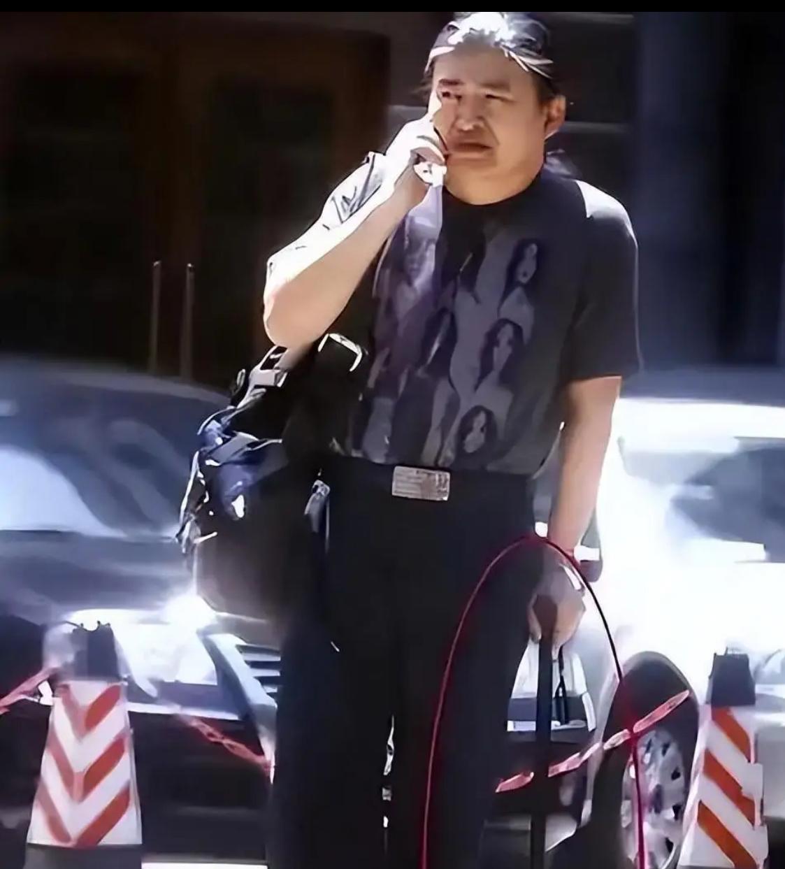 刚刚查了一下股骨头坏死，
不查不知道，一查吓一跳。
刘欢老师2009年确诊的这个