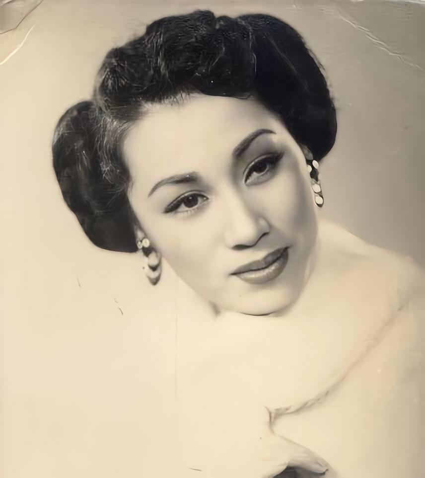 李月清（1918年—1997年8月26日），原籍湖南，中国香港粤语电影演员。丈夫