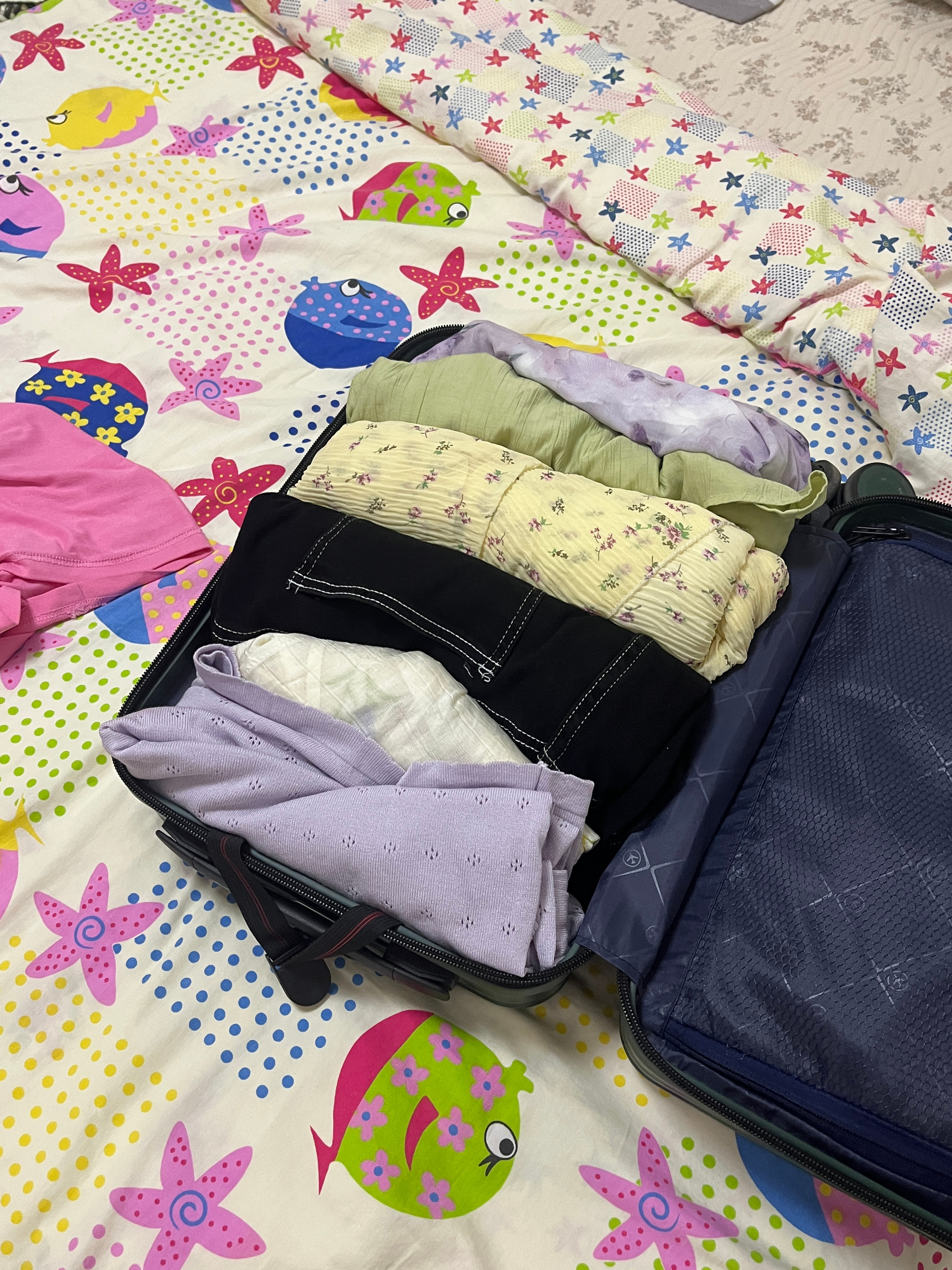 装衣服大法，平铺只能放下三件衣服 os：希望在云南出片 