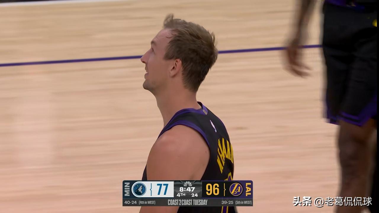 湖人神射手肯纳德竟然投不进三分球！虽然今天湖人在主场以120：106战胜森林狼，