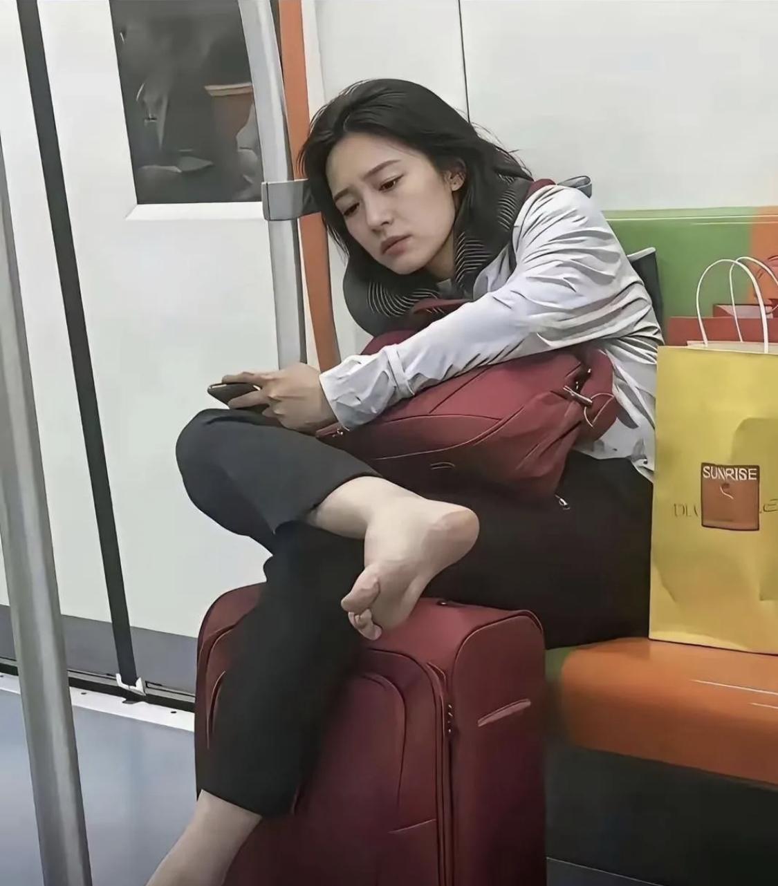 如果你在地铁上看到这种不文明行为，会怎样友善提醒？