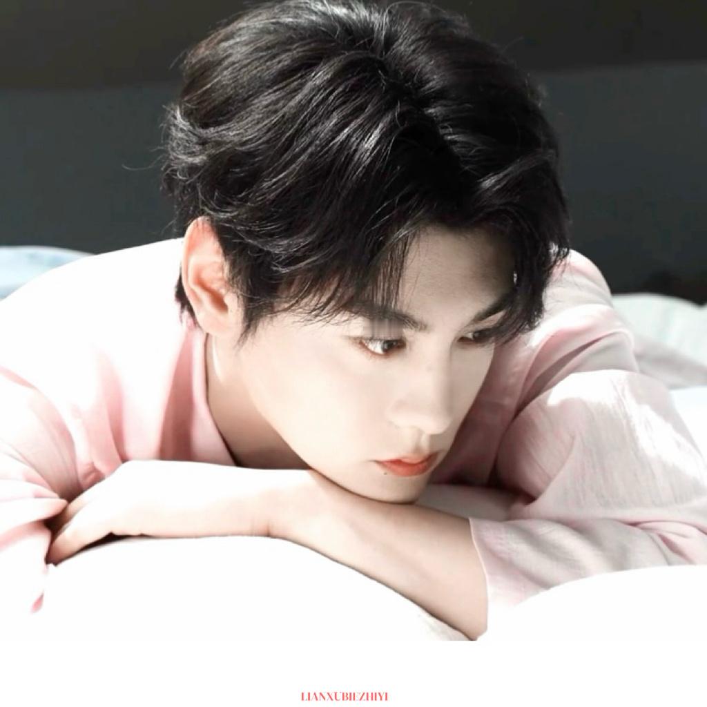 田栩宁晒收工照都帅成啥样了田栩宁晒收工照