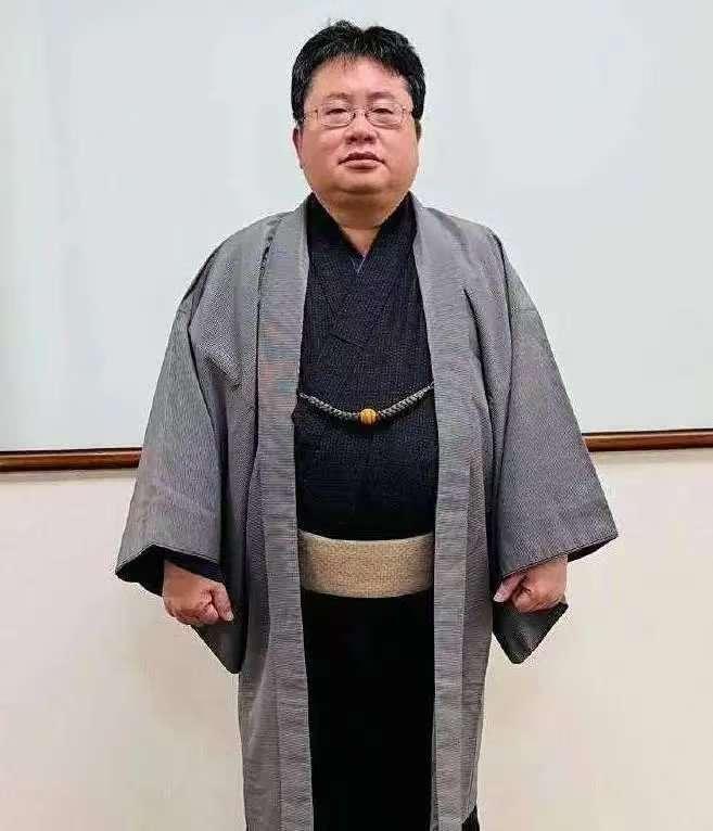 高市早苗疯狂反华，背后竟是两个中国败类在出谋划策？为高市早苗出谋划策的两个中国败