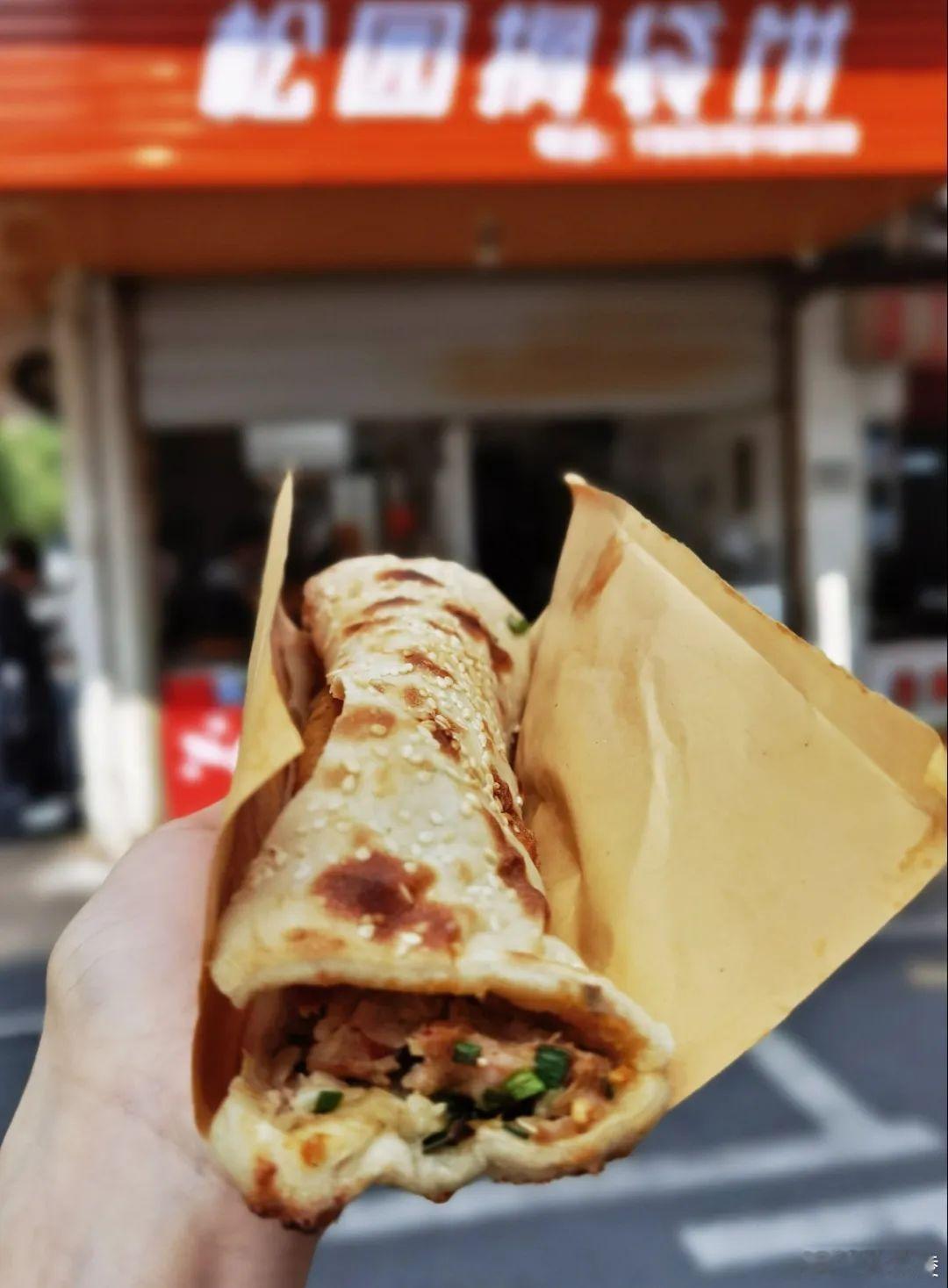 立夏  衢州立夏有“不吃饼，困不醒”的说法。而搁袋饼则是柯城人最喜爱的立夏传统美