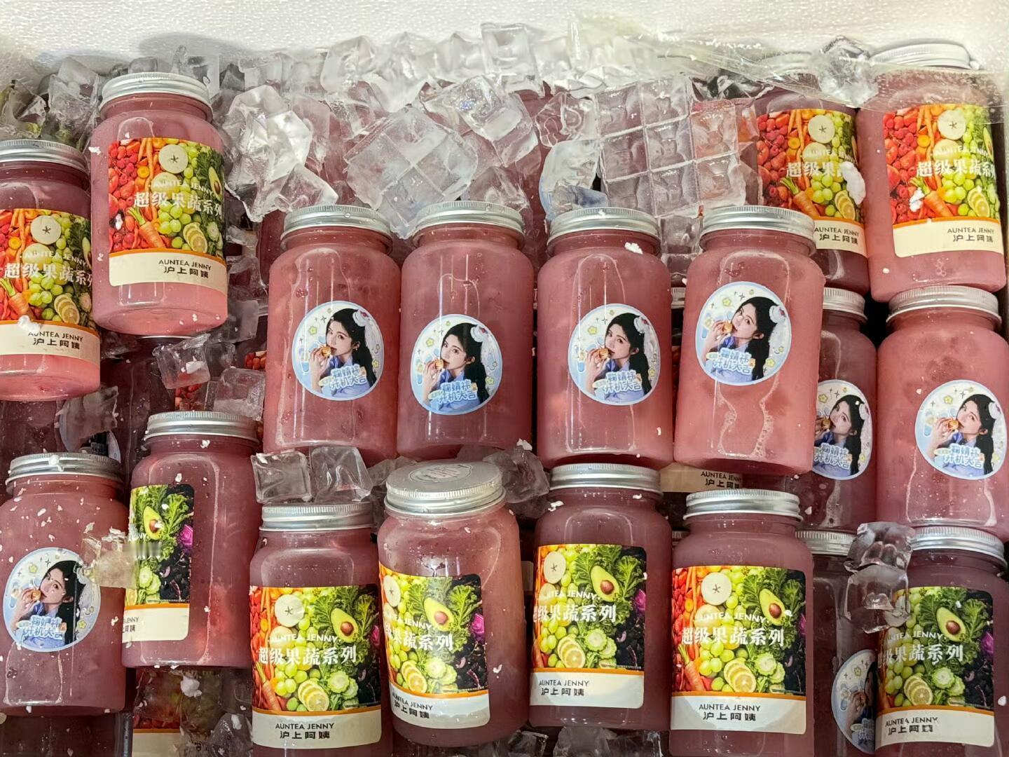鞠婧祎开机逆应援鞠婧祎《来战》开机逆应援🥤🍰给粉丝们准备了冰镇果茶&蛋糕&咖