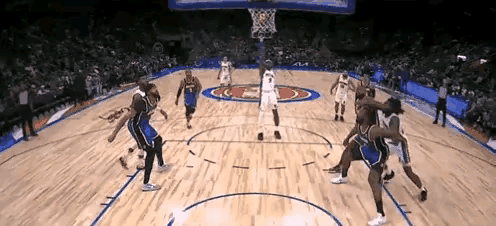 詹姆斯是恶意犯规吗？
有人说詹姆斯打球非常干净，没有一点多余的动作；
也有人说詹