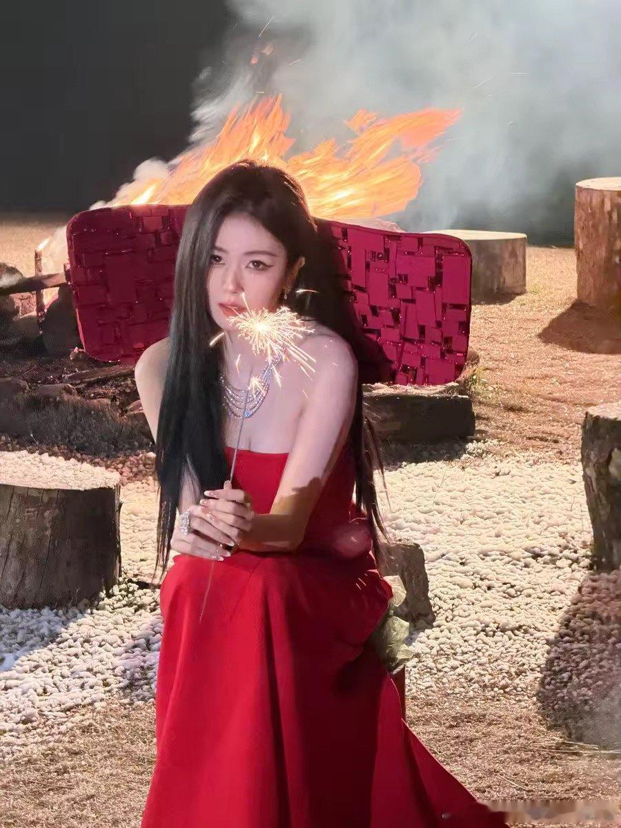 王鹤棣 白鹿净看些没有营养的白鹿这波贴脸开大太敢了！王鹤棣质疑看片内容，直接用结