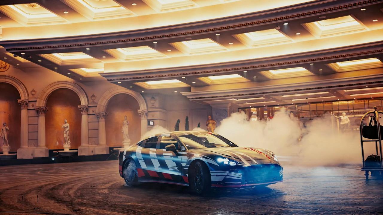 梅赛德斯-AMG正式预告全新纯电GT四门轿跑～
邀请刚完成F1主题电影拍摄的布拉