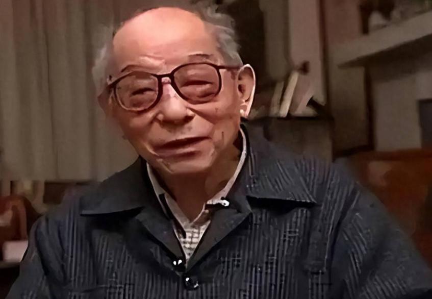 张学良被软禁几十年，日子却过得极度滋润。看守特务邱秀虎回忆：张学良每晚睡前，副官